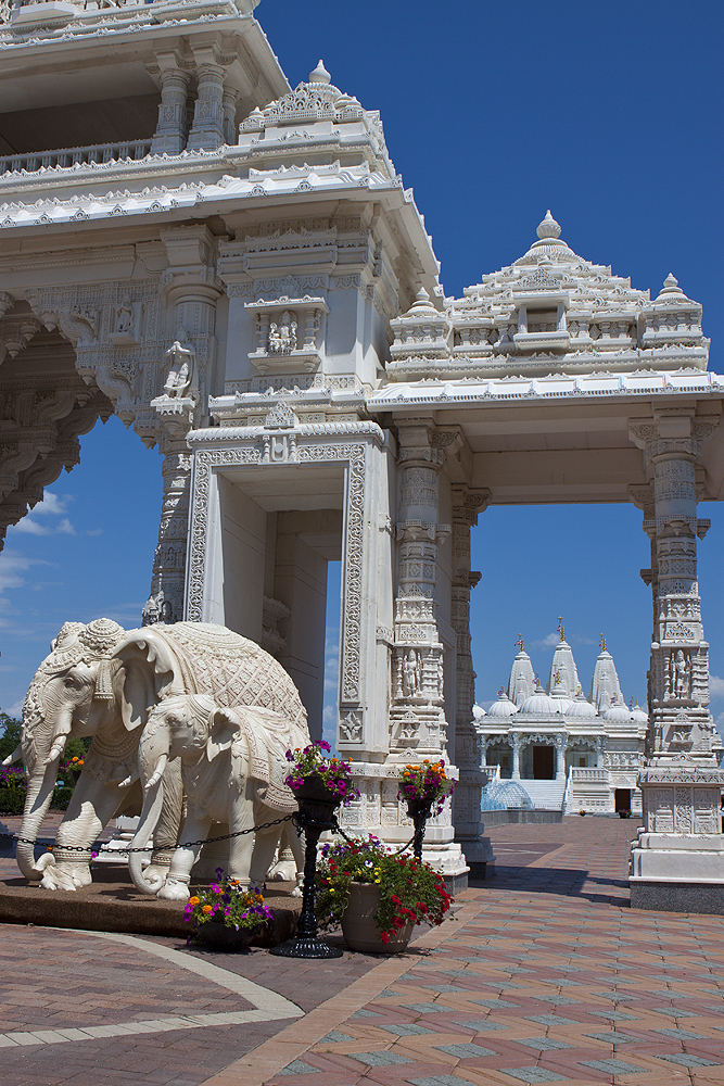 Arch toward Mandir - great detail