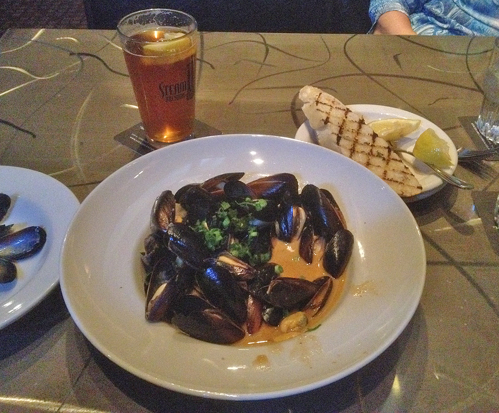 Appetizer - mussels in curry sauce. Outstanding!