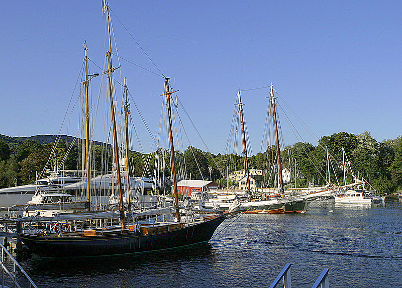 Small harbor, many interesting ships