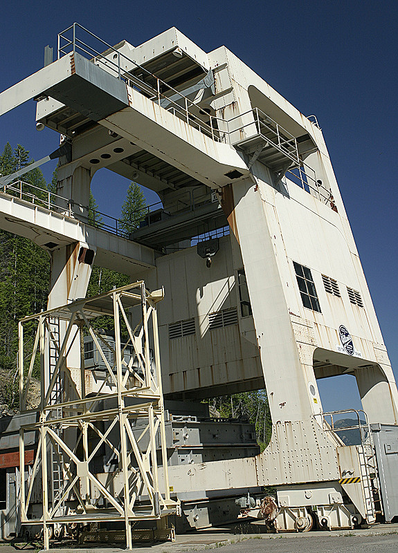 Railed Crane