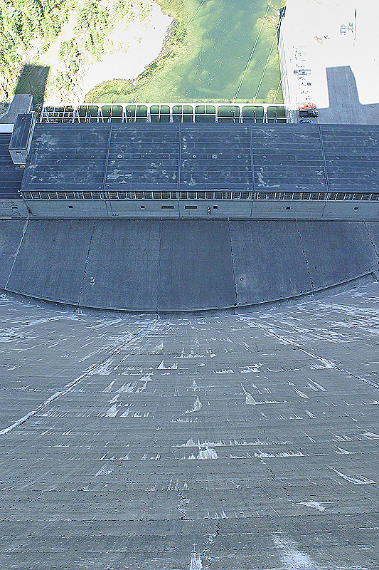 Looking straight down on the north side; horrible contrast but impressive